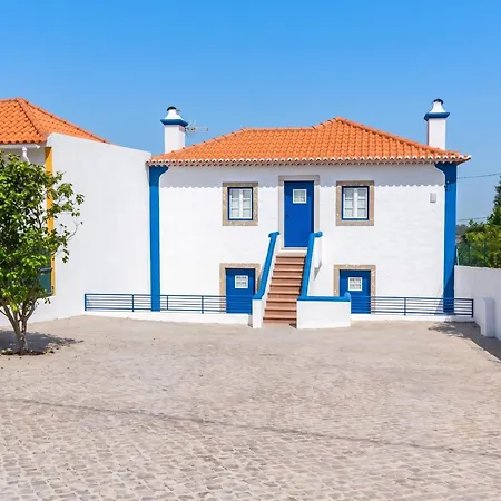 בית נופש Charming House In + View *